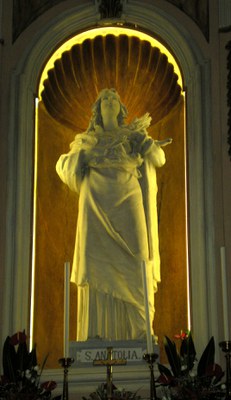 Santuario di Sant'Anatolia - Statua nell'Altare Maggiore - Fotografia di Roberto Tupone - 12/07/2009
