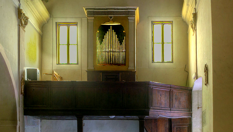 Organo della chiesa di S. Pietro in Torano - Fotografia tratta da internet italiavirtualtour.it - Ritoccata da Roberto Tupone 2016